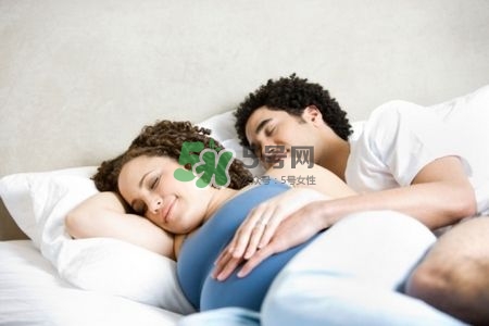 孕婦睡姿會(huì)影響寶寶嗎？孕婦睡姿對(duì)寶寶的影響
