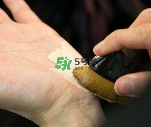 植村秀55號(hào)粉底刷好用嗎？植村秀55零刷痕粉底刷怎么用