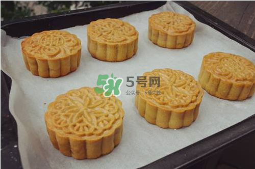 烤箱烤月餅多長時間溫度？烤月餅的溫度和時間 