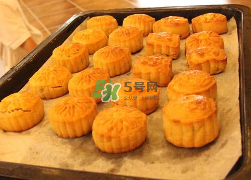 烤月餅用錫紙還是油紙？烤月餅是不是一定要墊錫紙？