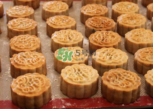 烤月餅用錫紙還是油紙？烤月餅是不是一定要墊錫紙？