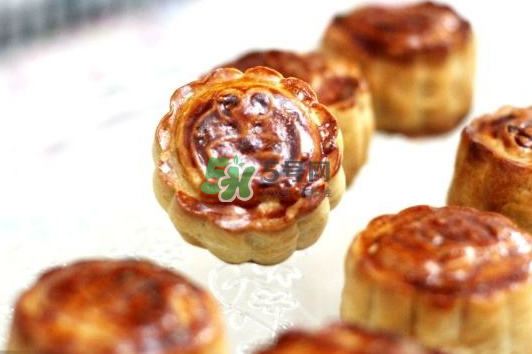 月餅烤裂了什么原因？月餅烤的時候為什么會變形？