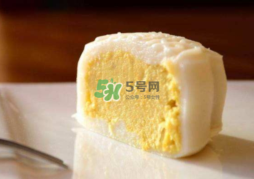 烤月餅刷蛋液還是蛋黃？月餅刷蛋液是全蛋液嗎？