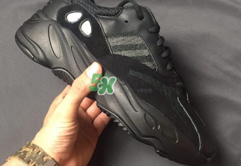 yeezy boost 700黑白純色款什么時(shí)候發(fā)售？
