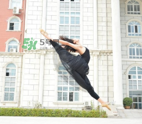 拉筋多久才能下一字馬？一字馬要練多久？