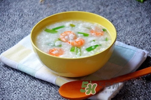 一歲后的寶寶如何喂養(yǎng)？寶寶喝牛奶好嗎？