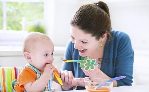 一歲后的寶寶如何喂養(yǎng)？寶寶喝牛奶好嗎？