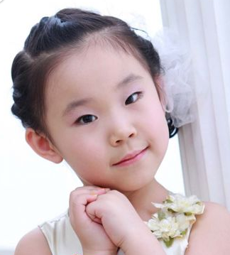 不要再為女兒扎羊角辮了 女孩好看的發(fā)型怎么扎？