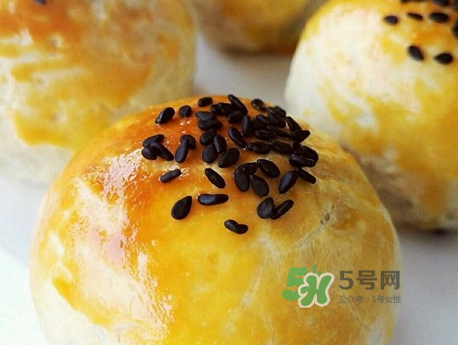 蛋黃酥為什么會開裂？蛋黃酥開裂原因