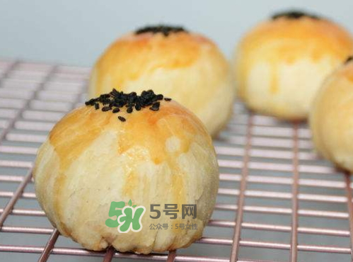 蛋黃酥烤多長時(shí)間最好？蛋黃酥烤多久？