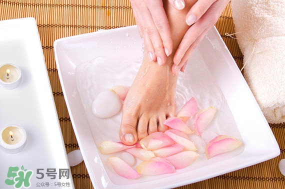 醋泡腳能治療灰指甲嗎？醋泡腳能治足跟痛嗎