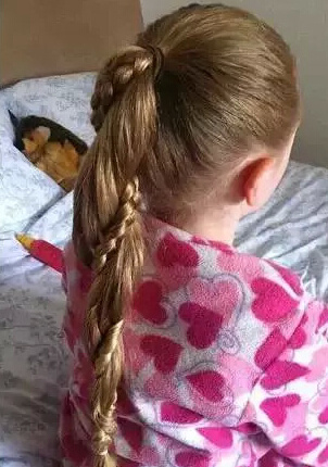 不要再為女兒扎羊角辮了 女孩好看的發(fā)型怎么扎？