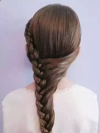 不要再為女兒扎羊角辮了 女孩好看的發(fā)型怎么扎？