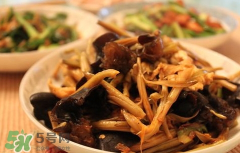 黃花菜為什么苦？黃花菜為什么要曬干