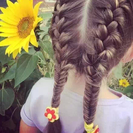 不要再為女兒扎羊角辮了 女孩好看的發(fā)型怎么扎？