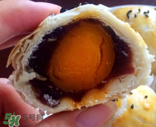 蛋黃酥可以用熟蛋黃嗎？蛋黃酥用什么蛋黃好？