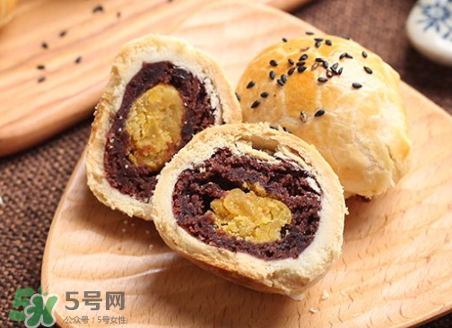 蛋黃酥可以用熟蛋黃嗎？蛋黃酥用什么蛋黃好？