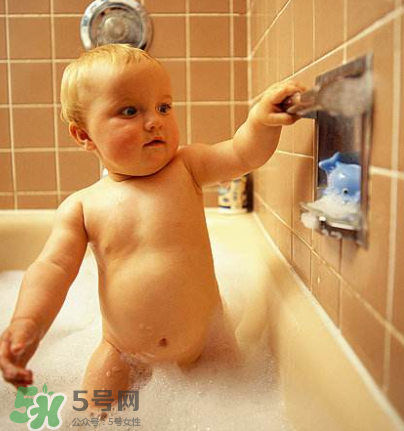 秋天嬰兒幾天洗一次澡？秋天嬰兒洗幾次澡？
