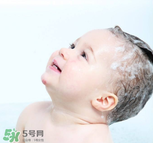 秋天嬰兒幾天洗一次澡？秋天嬰兒洗幾次澡？