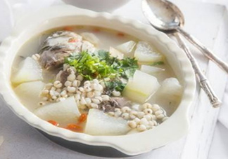 產(chǎn)婦鯽魚湯什么時候喝？產(chǎn)婦鯽魚湯放調料嗎？