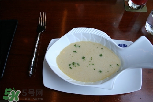 鯽魚湯怎么去腥味？鯽魚湯熬多長時間最好？