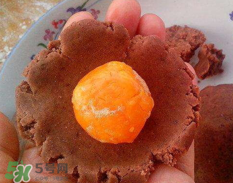 蛋黃酥油皮破了怎么辦？做蛋黃酥油皮破皮原因