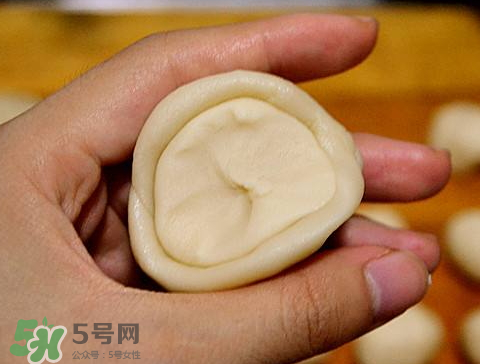 蛋黃酥油皮破了怎么辦？做蛋黃酥油皮破皮原因