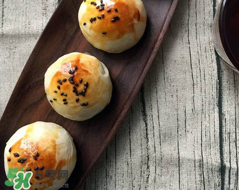 蛋黃酥可以放冰箱嗎？蛋黃酥放冰箱好吃嗎？