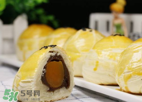 蛋黃酥可以用微波爐烤嗎？微波爐可以做蛋黃酥嗎？