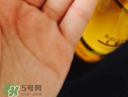 歐萊雅護發(fā)精油哪款好？歐萊雅護發(fā)精油和愛茉莉精油對比