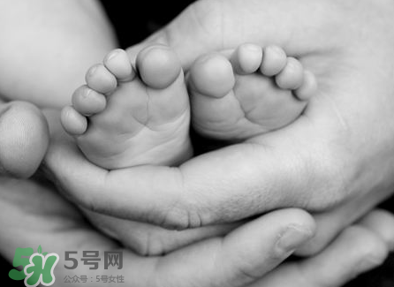 剪臍帶是寶寶疼還是媽媽疼？剪臍帶孕婦會(huì)痛嗎？