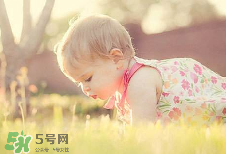 寶寶曬太陽后出濕疹正常嗎？寶寶曬太陽會出濕疹嗎？