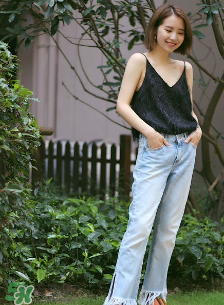 牛仔褲怎么搭配最好看？牛仔褲搭配什么上衣？