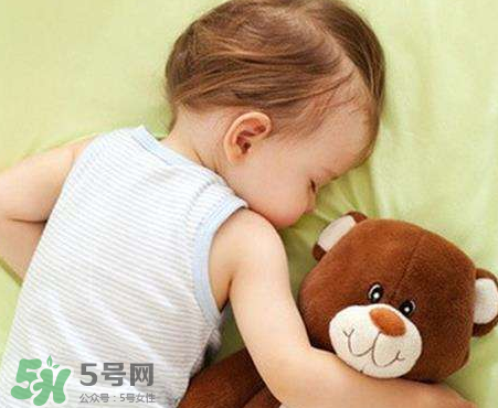 怎么樣培養(yǎng)寶寶自己入睡？怎么樣培養(yǎng)寶寶整夜睡覺？