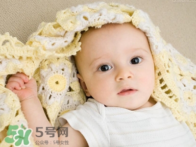 新生兒吐奶是什么原因？新生兒吐奶從鼻子出來怎么回事？