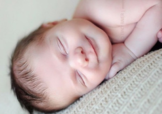 寶寶驚跳反應什么時候消失？寶寶驚跳反射太頻繁怎么辦？