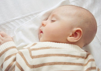 剛出生的寶寶要注意什么？剛出生的寶寶要準備哪些東西？