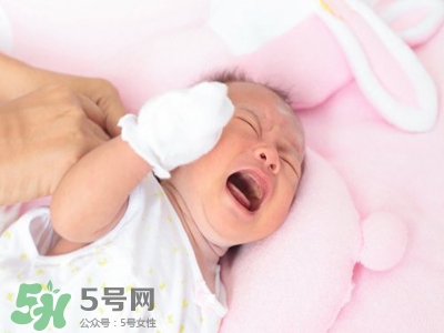 剛出生的寶寶要注意什么？剛出生的寶寶要準(zhǔn)備哪些東西？