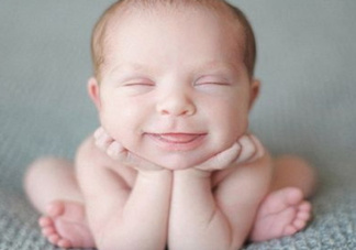 寶寶剛出生可以喝奶粉嗎？剛出生的寶寶喝多少奶粉？