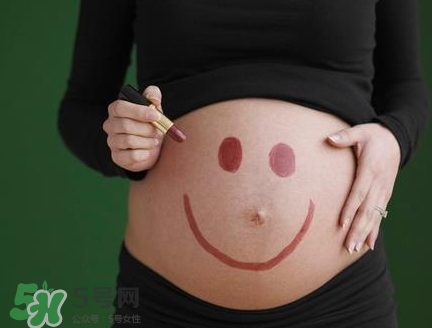 妊娠紋什么時(shí)候變白？妊娠紋產(chǎn)品什么時(shí)候用？