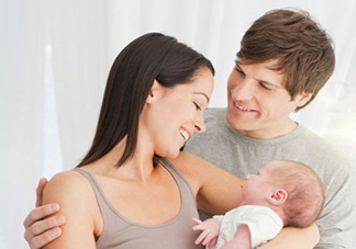 抱新生兒可以晃動嗎？抱新生兒的正確方法圖