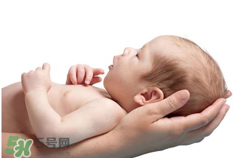 新生寶寶怎么抱？新生寶寶可以豎著抱嗎？