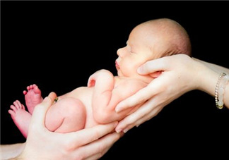 剪臍帶時(shí)寶寶會(huì)不會(huì)疼？剪臍帶寶寶疼嗎？