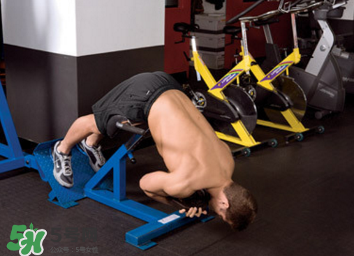 羅馬椅挺身很傷腰嗎？羅馬椅挺身對(duì)腰有傷害嗎？