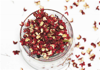 花椒泡腳能治白發(fā)嗎？花椒泡腳白發(fā)能轉(zhuǎn)黑嗎？