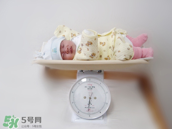 新生兒尿不濕怎么選？新生兒尿不濕什么牌子好？