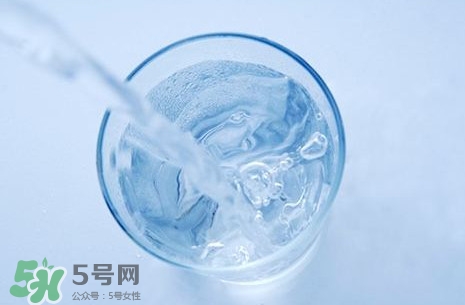 凈化水可以養(yǎng)魚嗎？?jī)艋梢詻_奶粉嗎