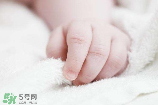 未滿月的寶寶可以剪指甲嗎？寶寶多久剪一次指甲？