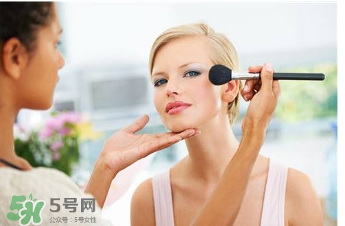 哺乳期可以化妝嗎？哺乳期化妝對(duì)寶寶有影響嗎？