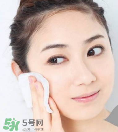 光擦保濕型化妝水就能有效保濕?怎樣正確的使用化妝水？